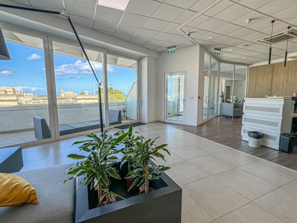 Office in Commercial Centre in Open Plan