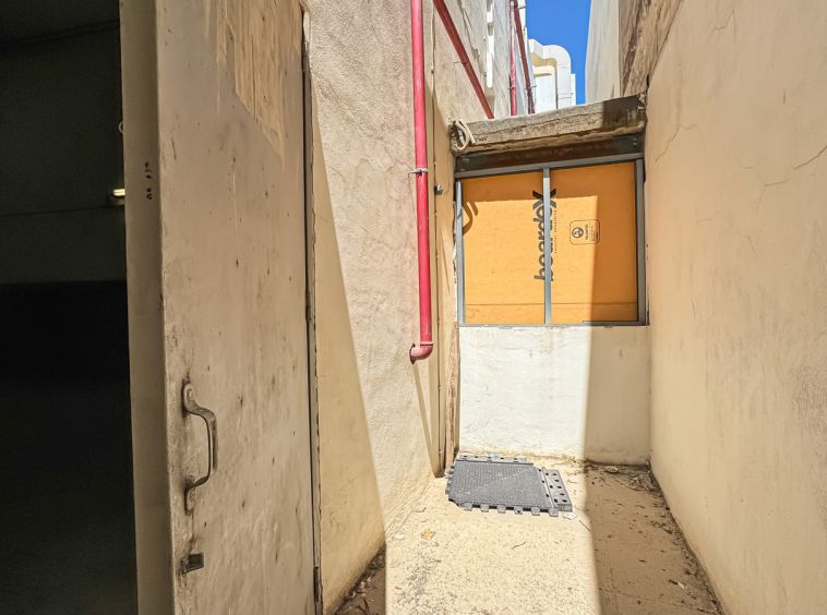 Showroom with Offices in Mriehel