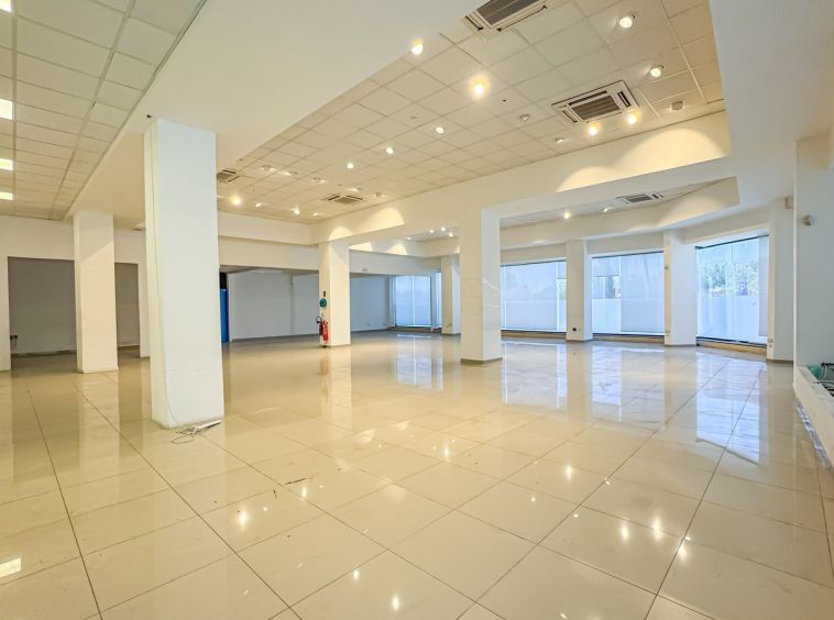Showroom with Offices in Mriehel