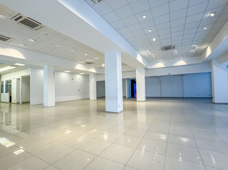 Showroom with Offices in Mriehel