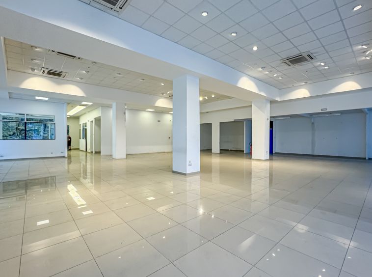 Showroom with Offices in Mriehel
