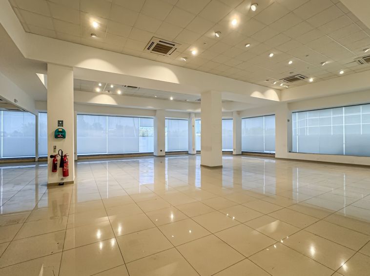 Showroom with Offices in Mriehel
