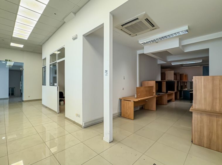Showroom with Offices in Mriehel