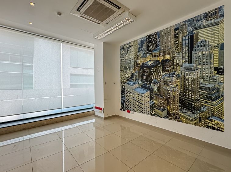 Showroom with Offices in Mriehel