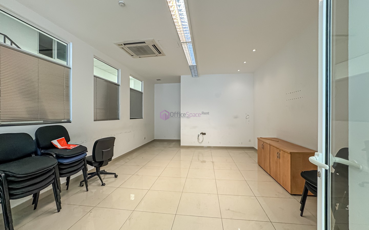 Showroom with Offices in Mriehel