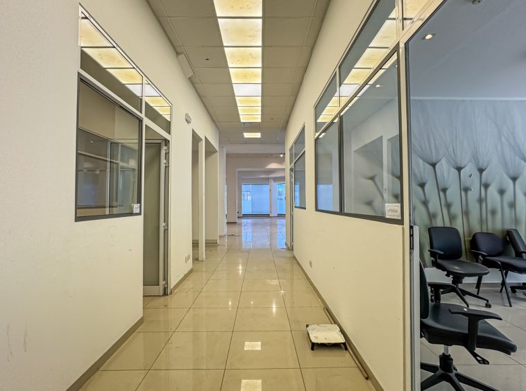 Showroom with Offices in Mriehel
