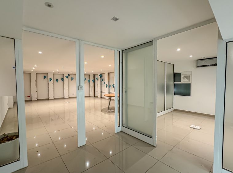 Showroom with Offices in Mriehel