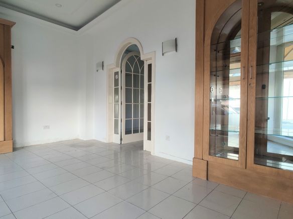 Corner Commercial Premises Iklin