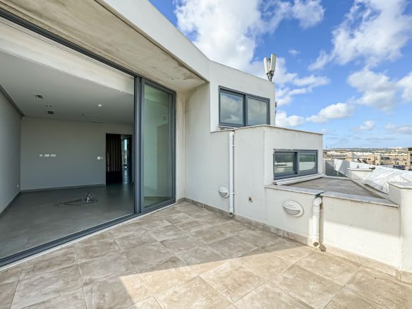Penthouse Office to Let Qormi