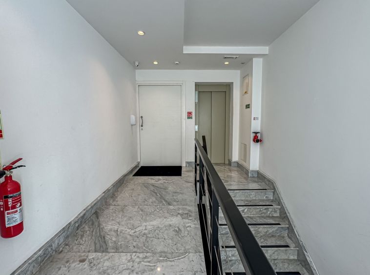Penthouse Office To Let