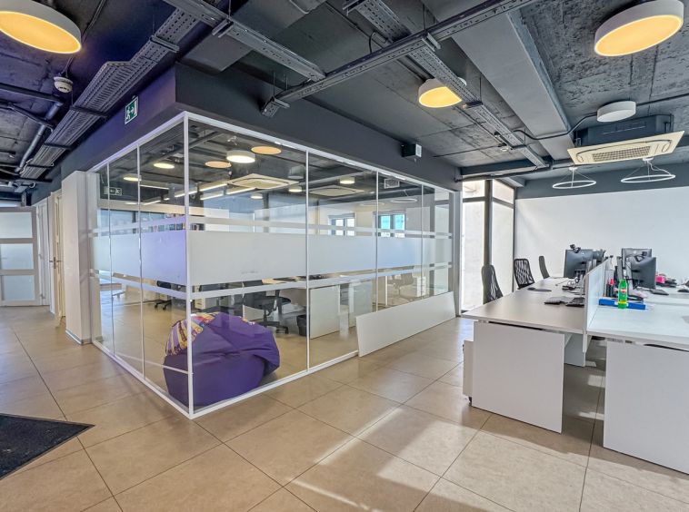 Penthouse Office To Let