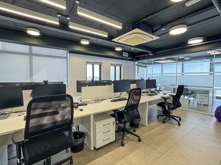 Penthouse Office To Let