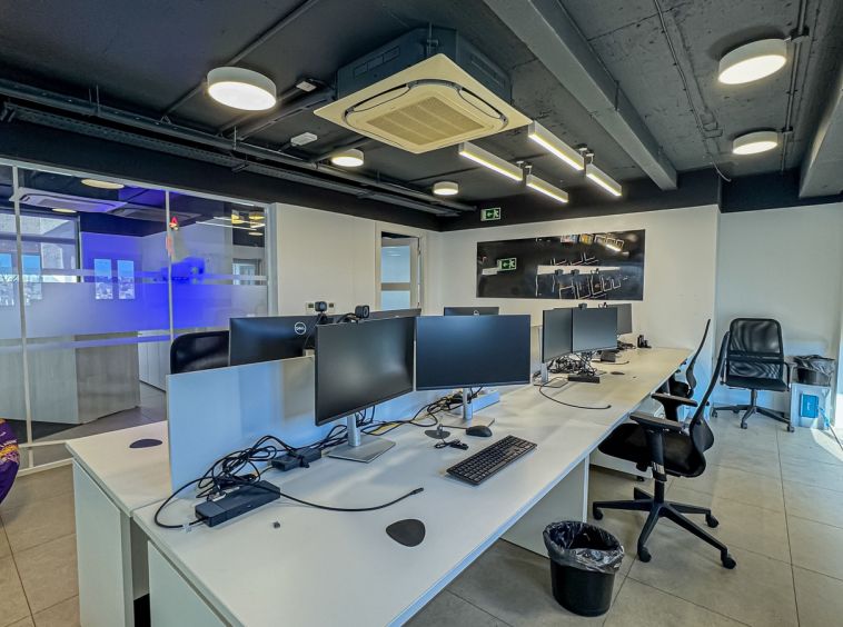 Penthouse Office To Let