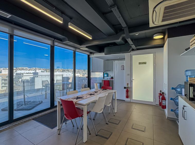 Penthouse Office To Let
