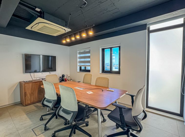Penthouse Office To Let