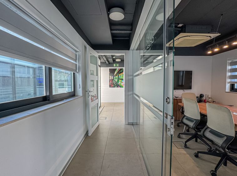 Penthouse Office To Let