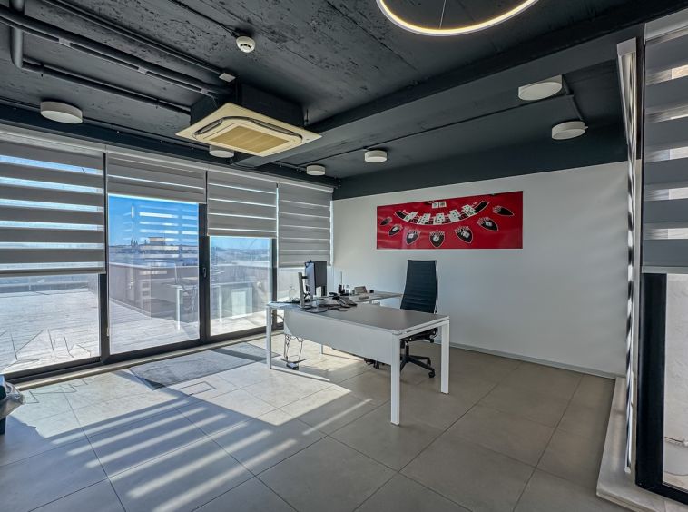 Penthouse Office To Let