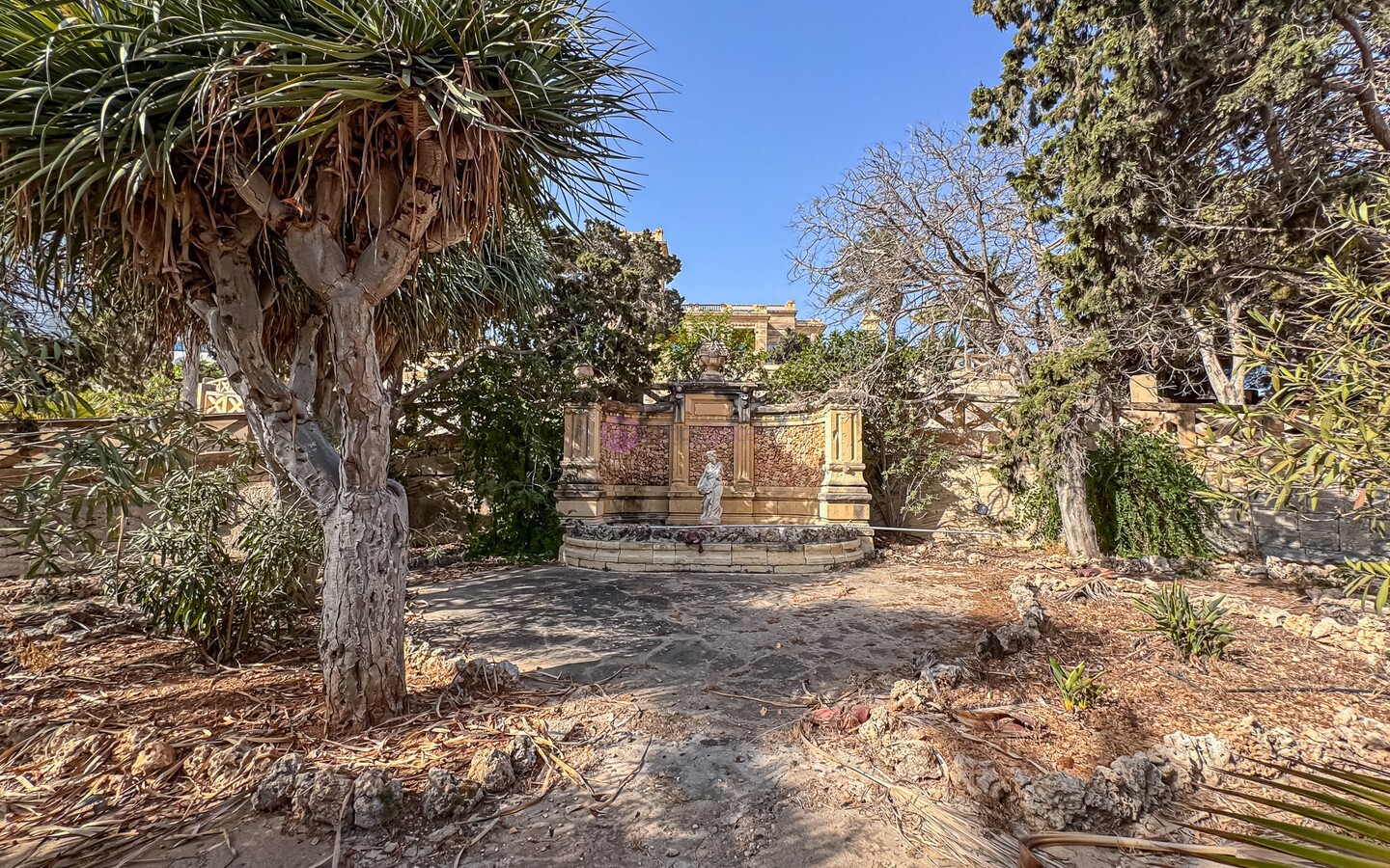 Iconic Villa Palazzo To Let St Julians