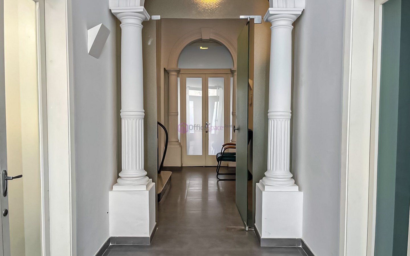Small Penthouse Office Pieta