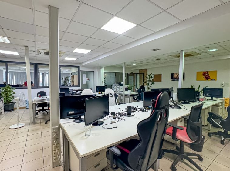 Modern Office Space Mosta
