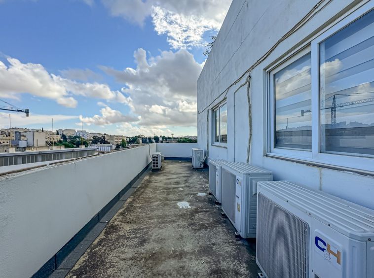 Office To Let in St Venera