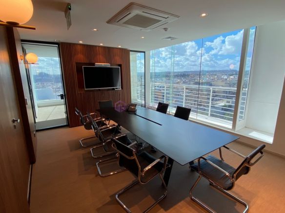 Designer Finished Penthouse Office To Let