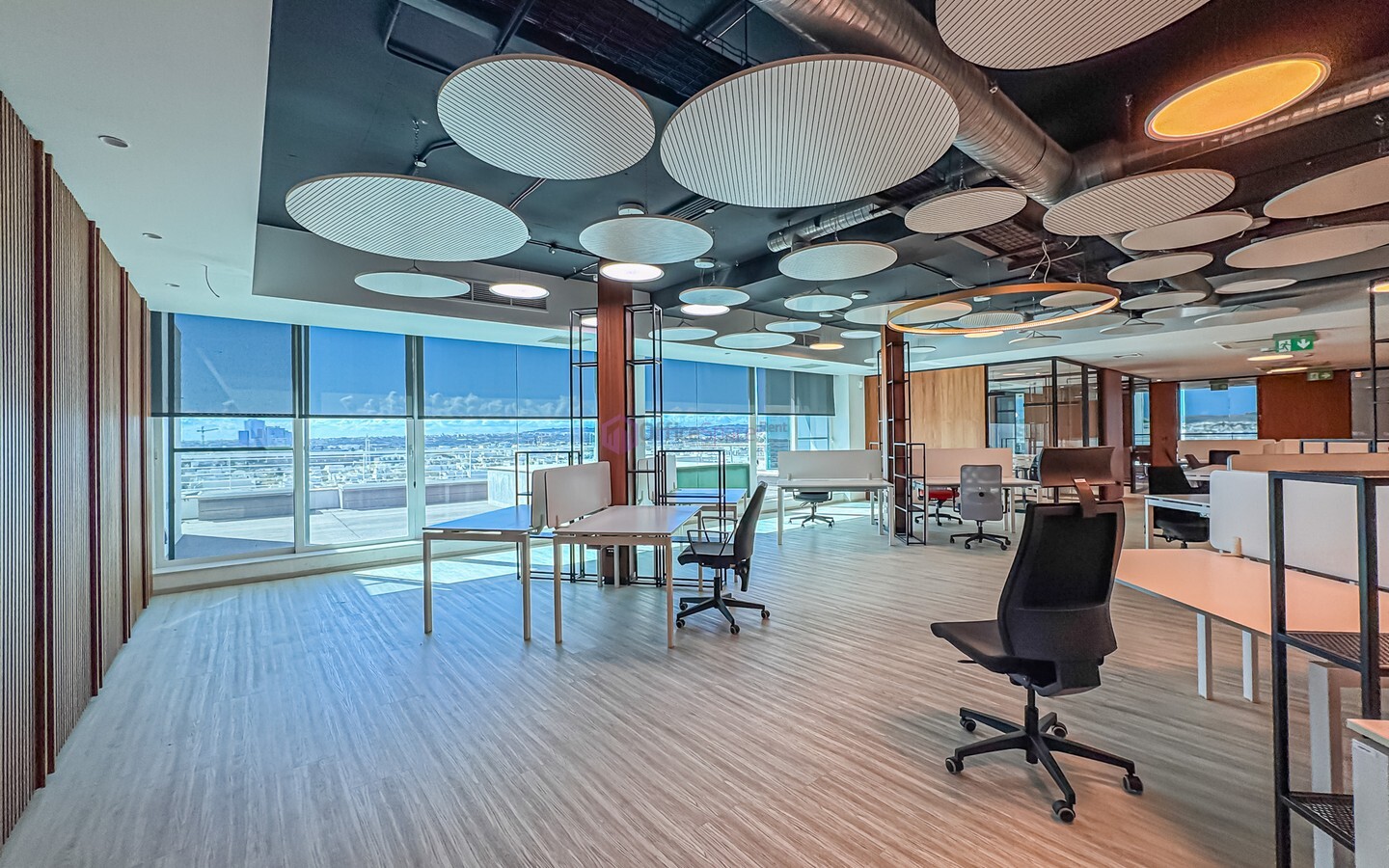 Designer Finished Penthouse Office To Let