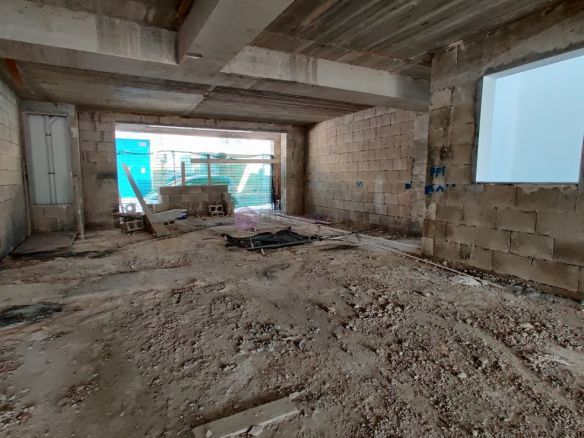 Iklin Spacious Office To Let