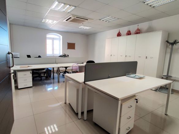 Modern Office To Let in Naxxar