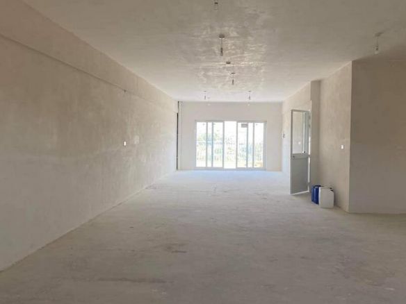 Warehouse and Office to Let in Mosta
