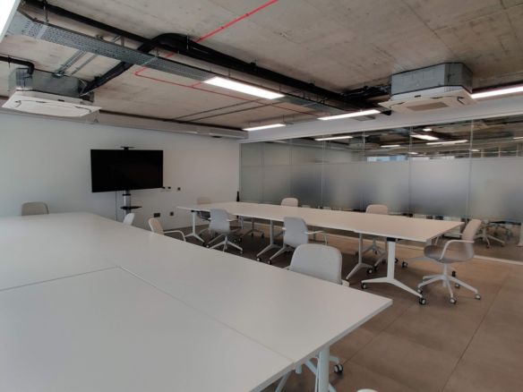 Highly Finished Office Ta Xbiex To Let