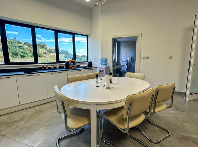 Rent Penthouse Office