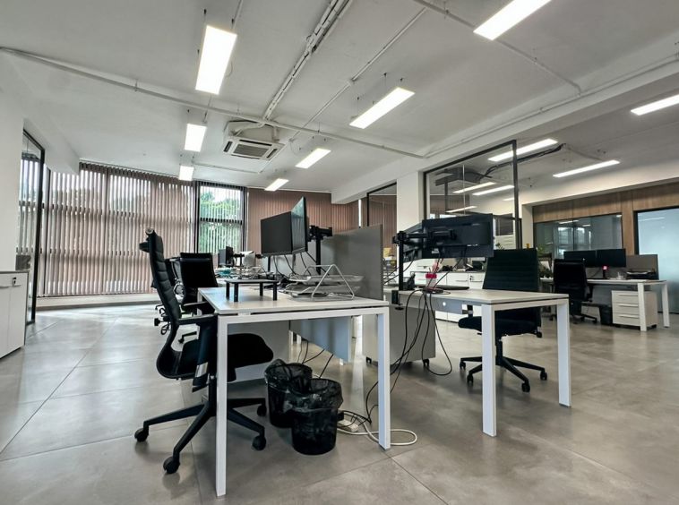 Rent Penthouse Office