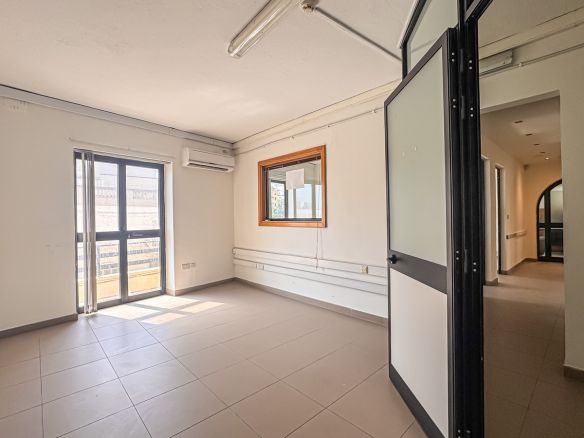 Office Long Let in San Gwann