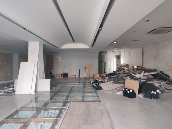 Iklin Prominent Commercial Premises