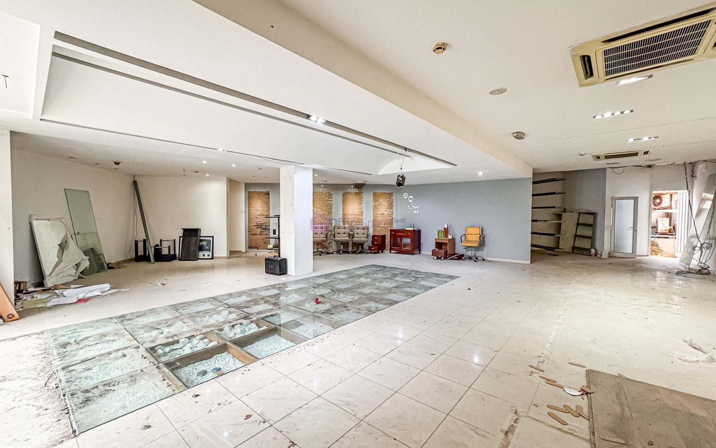 Iklin Prominent Commercial Premises