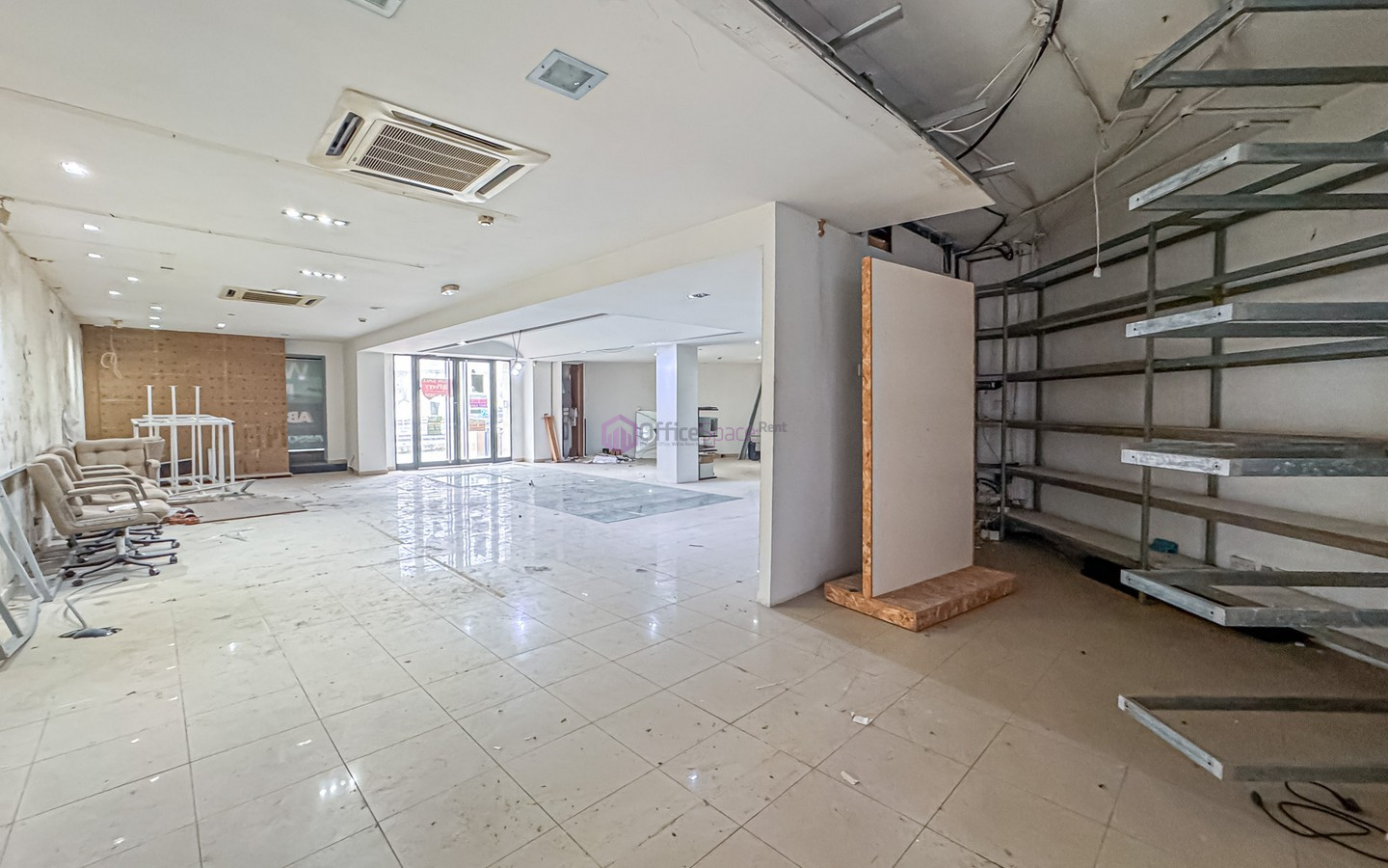 Iklin Prominent Commercial Premises