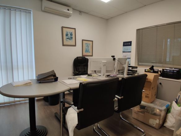 Private Office Room To Let