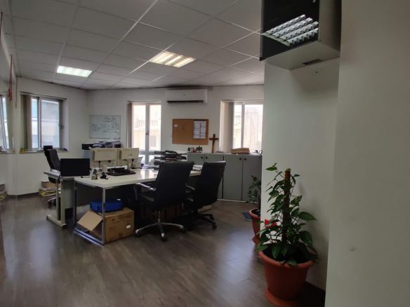 Large Office Room To Let