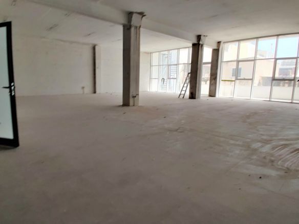 Prominent Showroom To Let Qormi