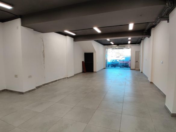 Prominent Seafront Commercial Space To Let