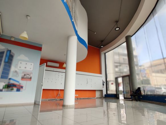 Prime Showroom To Let