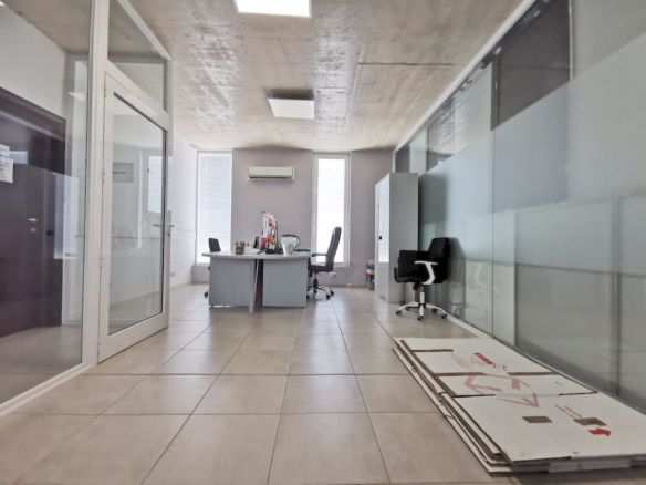 Central Small Office To Let