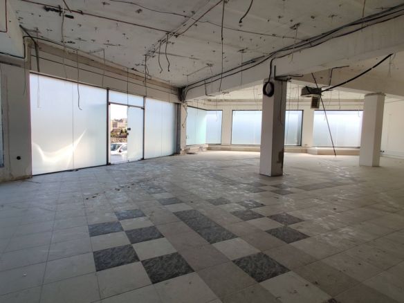 Prime Location Showroom To Let