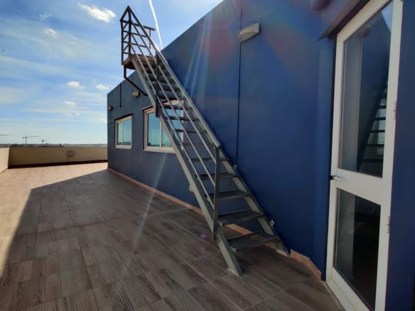 Prominent Commercial Centre To Let