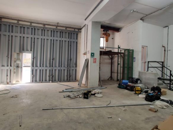 Warehouse Handaq To let