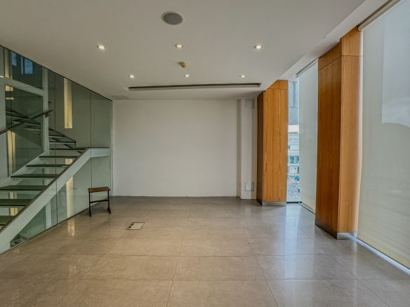 Second Floor Office in Iklin