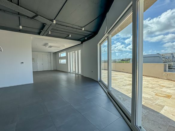 Fantastic Penthouse Office Mosta