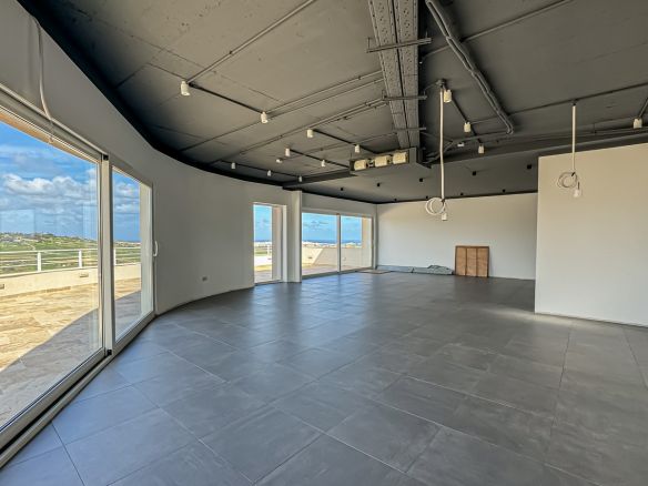 Large Penthouse Office Mosta