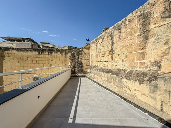 Naxxar Commercial Long Let